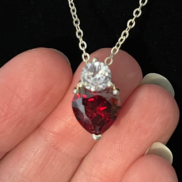 925 Silver Red Crystal Garnet Heart Cubic Zirconia Solitaire Diamond Necklace - Picture 7 of 7